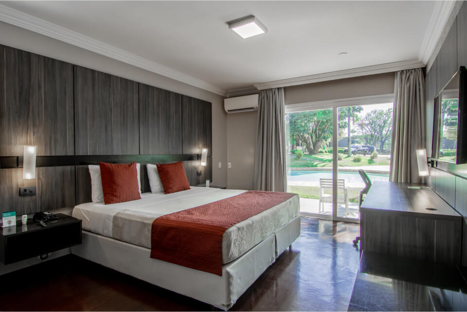 hotel_deville_cascavel-luxo_1_cama_de_casal_3.jpg