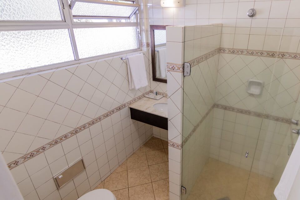 hotel_deville_cascavel-luxo_1_cama_de_casal_4.jpg