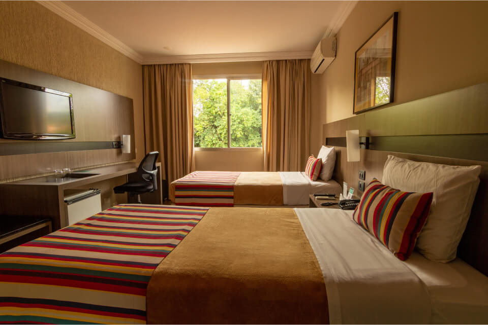 hotel_deville_cascavel-quarto_superior_2cs_1.jpg