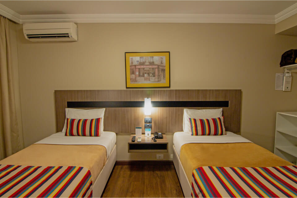 hotel_deville_cascavel-quarto_superior_2cs_4.jpg