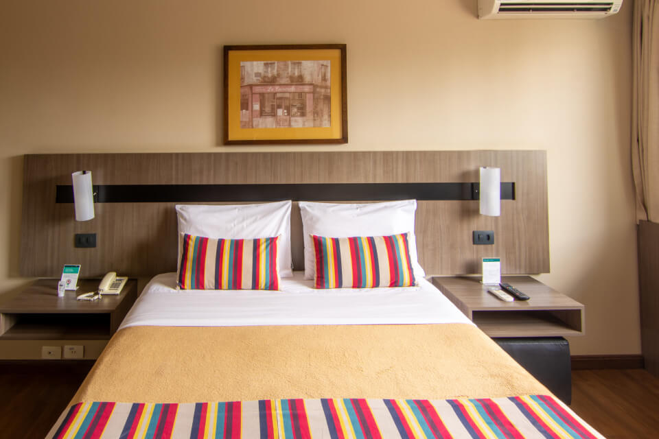 hotel_deville_cascavel-quarto_superior_1cc_1.jpg
