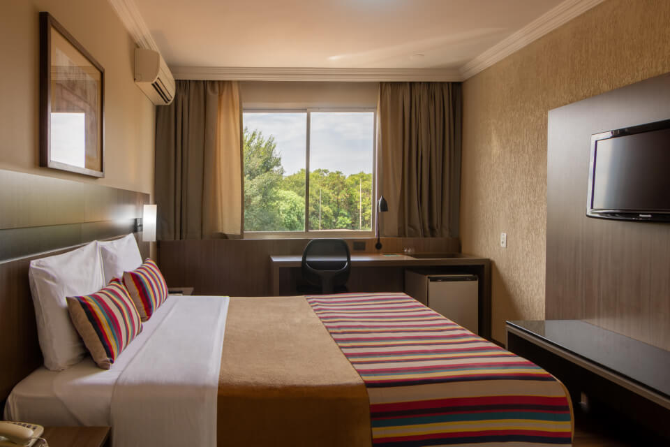 hotel_deville_cascavel-quarto_superior_1cc_2.jpg