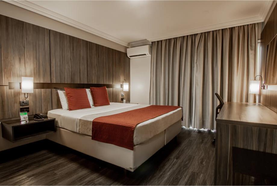 hotel_deville_cascavel-luxo_1_cama_de_casal_2.jpg