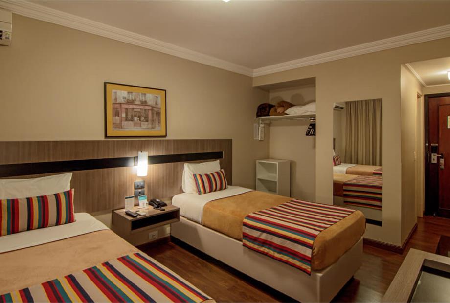 hotel_deville_cascavel-quarto_superior_2cs_3.jpg
