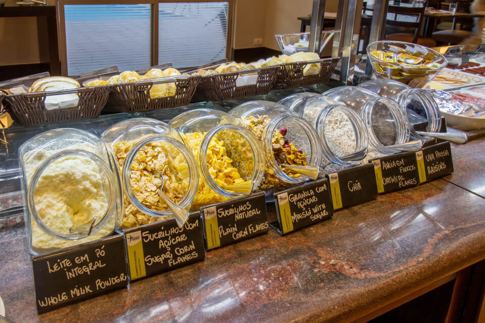 hotel_deville_maringa-café_4.jpg