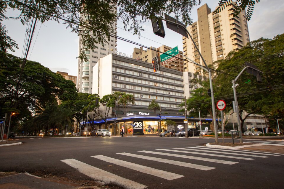 hotel_deville_maringa-fachada_4.jpg