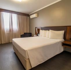 hotel_deville_maringa-quarto_superior_1cc_1.jpg