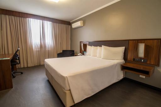 hotel_deville_maringa-quarto_superior_1cc_1.jpg