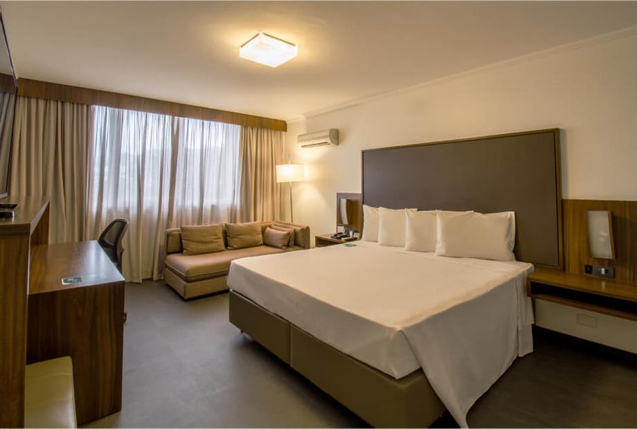 hotel_deville_maringa-luxo_1_cama_queenl_2.jpg