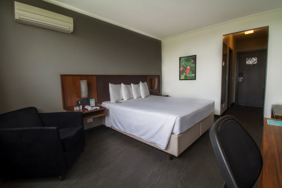 hotel_deville_maringa-quarto_superior_1cc_3.jpg