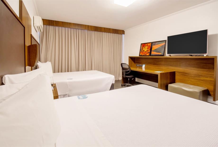 hotel_deville_maringa-quarto_luxo_2_cc_3.jpg