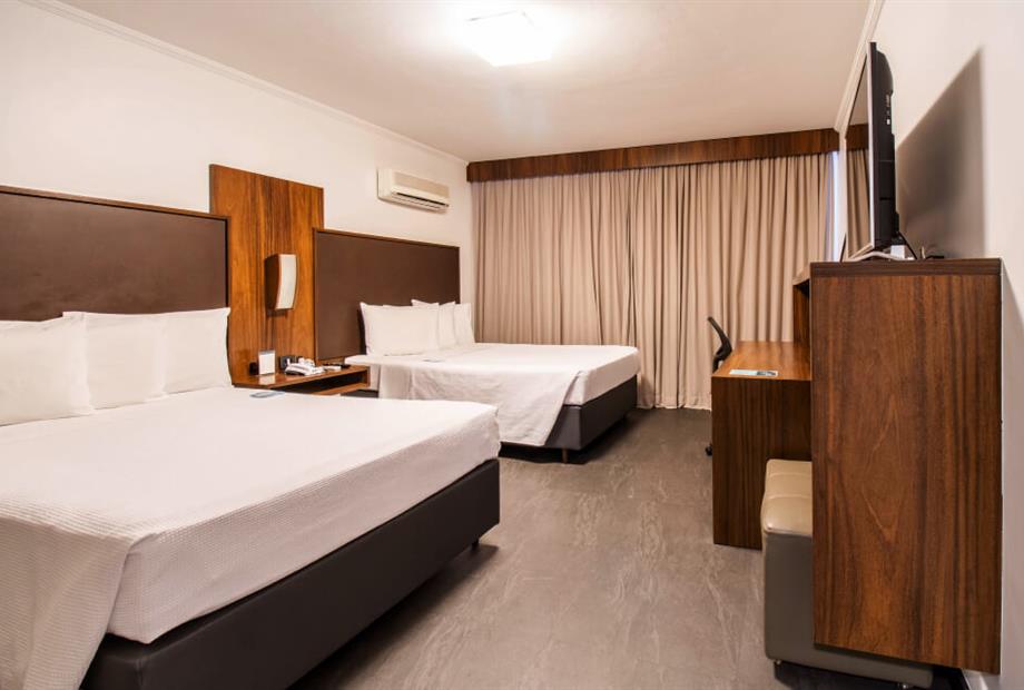 hotel_deville_maringa-quarto_luxo_2_cc_2.jpg