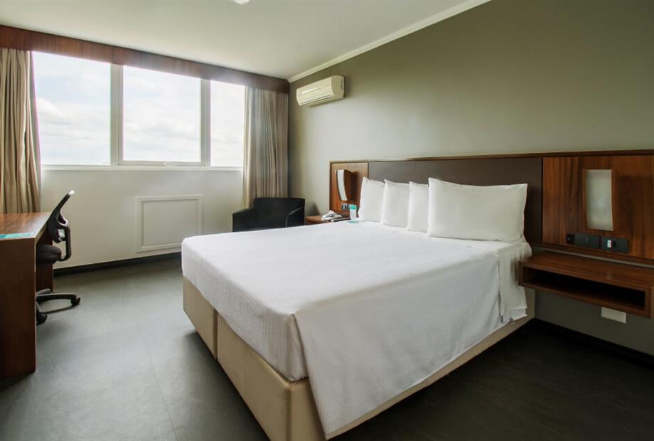 hotel_deville_maringa-quarto_superior_1cc_2.jpg