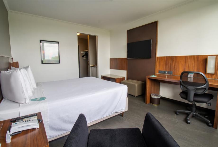 hotel_deville_maringa-quarto_superior_1cc_4.jpg