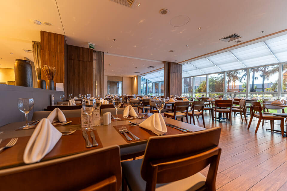 hotel_deville_porto-alegre-restaurante_1.jpg
