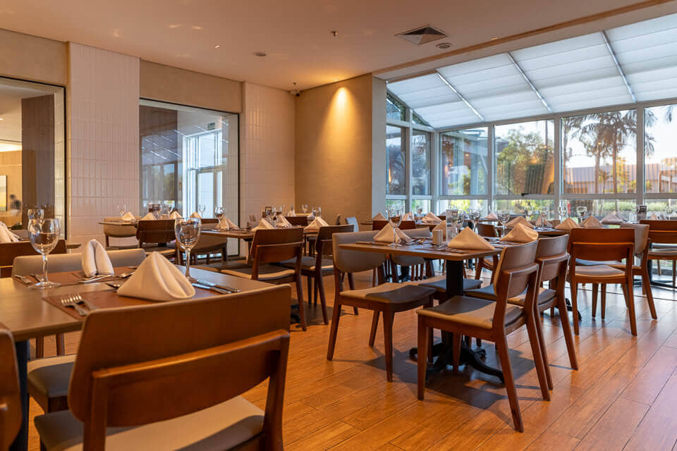 hotel_deville_porto-alegre-restaurante_5.jpg