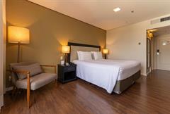 Quarto Luxo PcD com 1 cama de king size