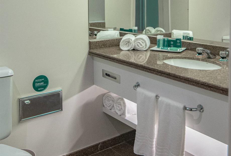 luxo 2 camas de casal - banheiro 2.jpg