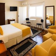 Comfort com Sacada - 01 Cama Queen-Size, TV Smart e  Roupões de Banho