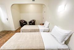 Superior com Sacada - 02 Camas de Solteiro