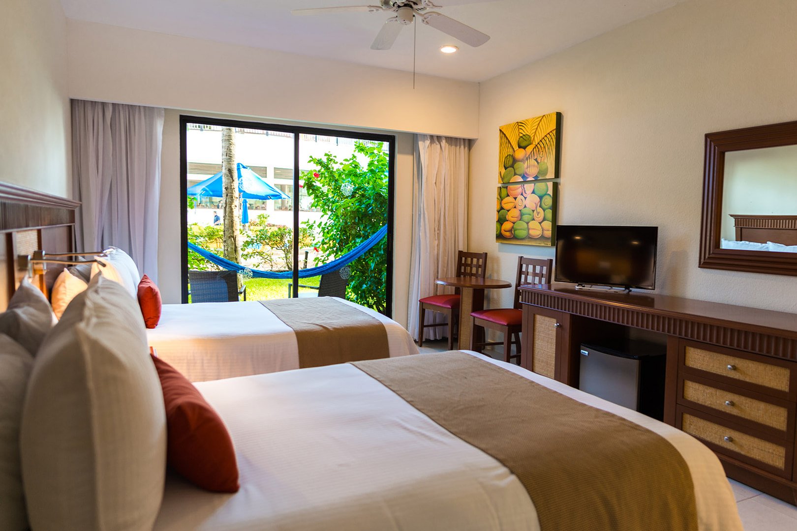 Premium Room, Garden View - two double beds - pool view copia.jpg