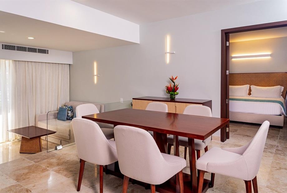 family suite 8 pax web.jpg