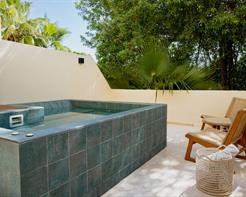 JUNIOR SUITE SOAKER TUB - ADULTS ONLY