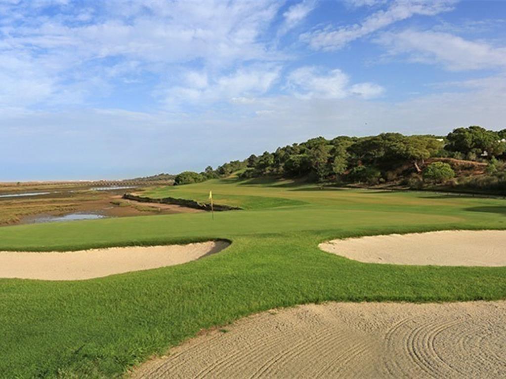 Pacote 2 noites com Golfe Ilimitado