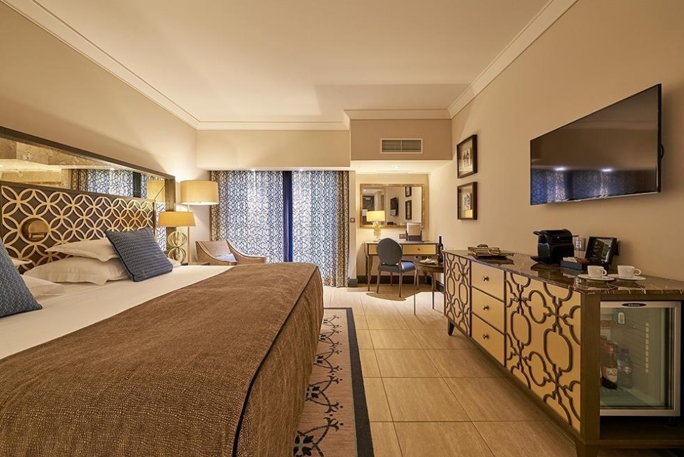 DFH_Premium_Rooms_HIGH-(5).jpg