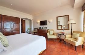 Interconnecting Classic Rooms with Land View of Dona Filipa Hotel