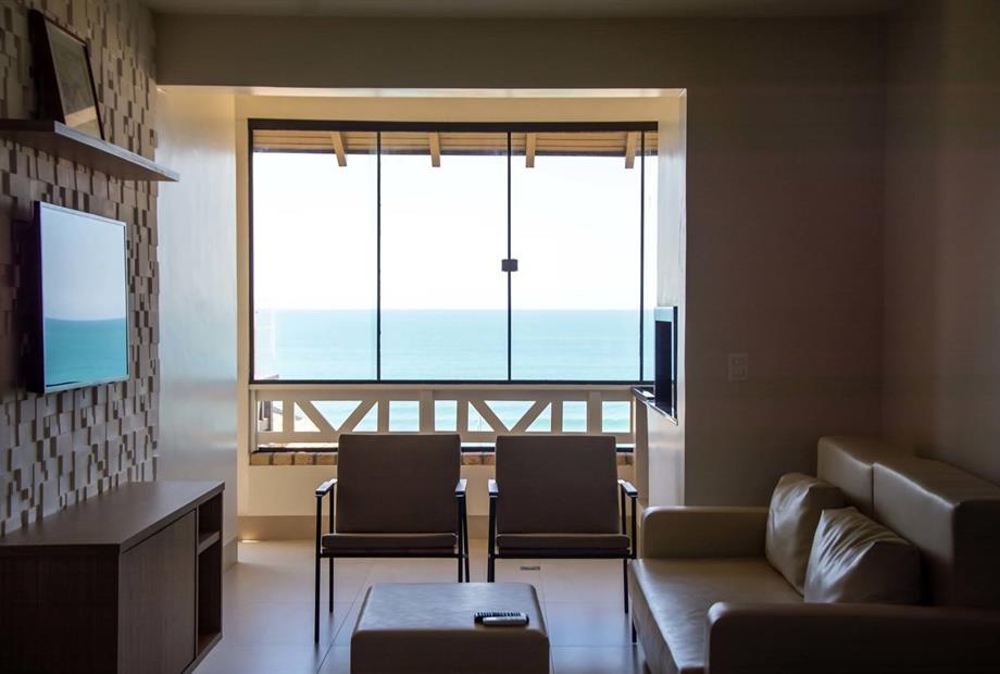 sala de estar com vista frente mar.jpg
