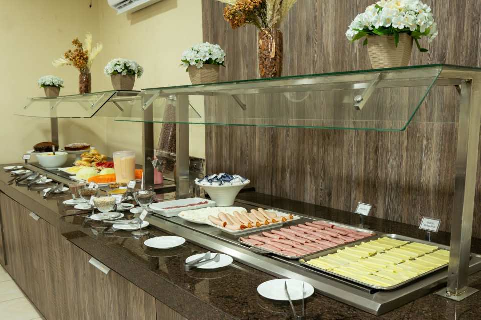 cafe omnibees.jpg