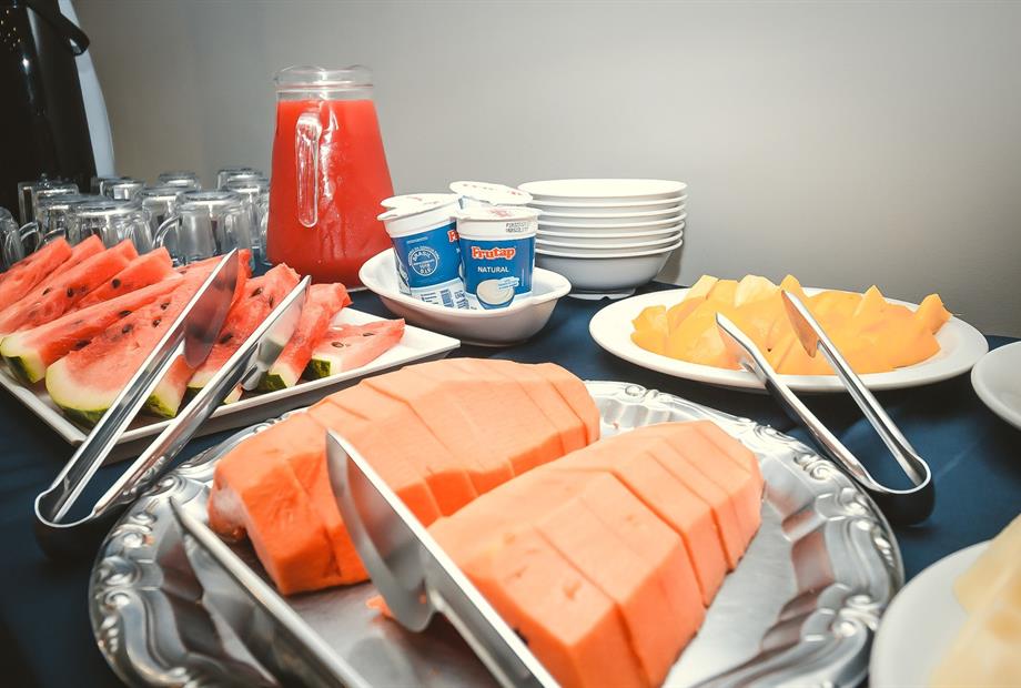 mesa de cafe e frutas (4).jpg