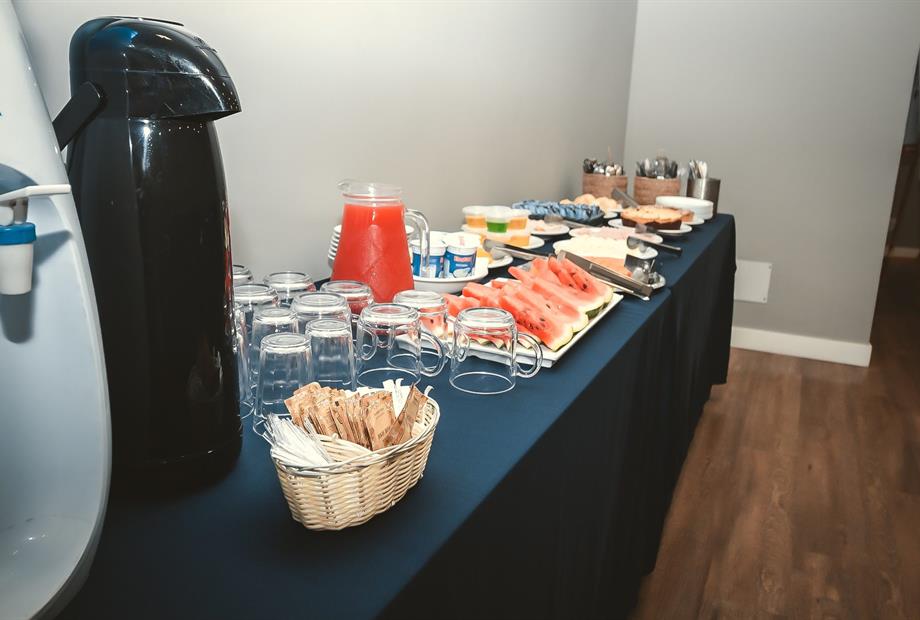 mesa de cafe e frutas (1).jpg