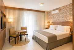 Quarto Luxo Cama de Casal com Varanda