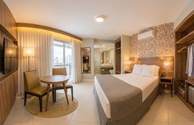 Quarto Luxo Cama de Casal com Varanda do Promenade Fusion - Itaguaí