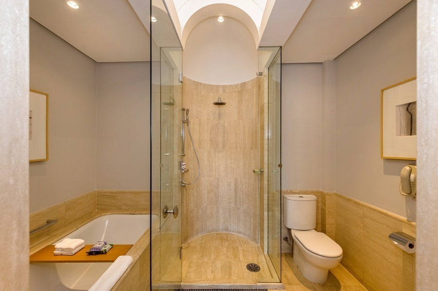 Grand Room Bathroom (3).JPG