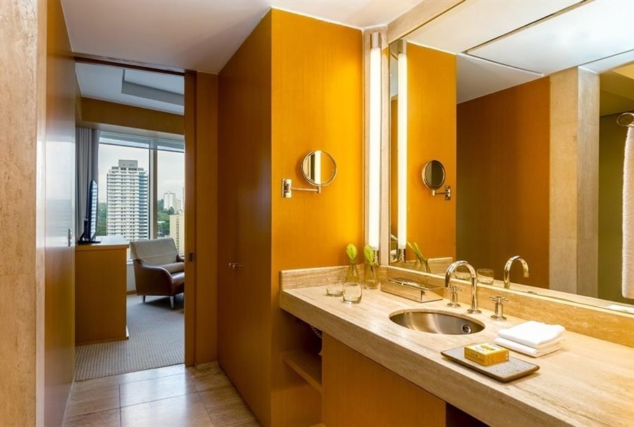 Grand Suite Bathroom (2).JPG