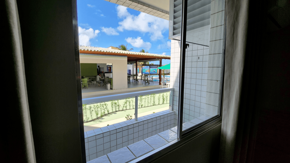 quarto duplo luxo - vista piscina.jpg