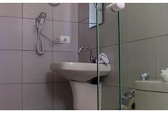 QUARTO COM 1 CAMA CASAL + 1 SOLTEIRO OU 3 SOLTEIRO