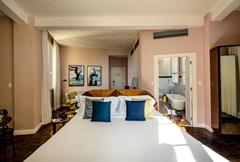 Corner Suite
