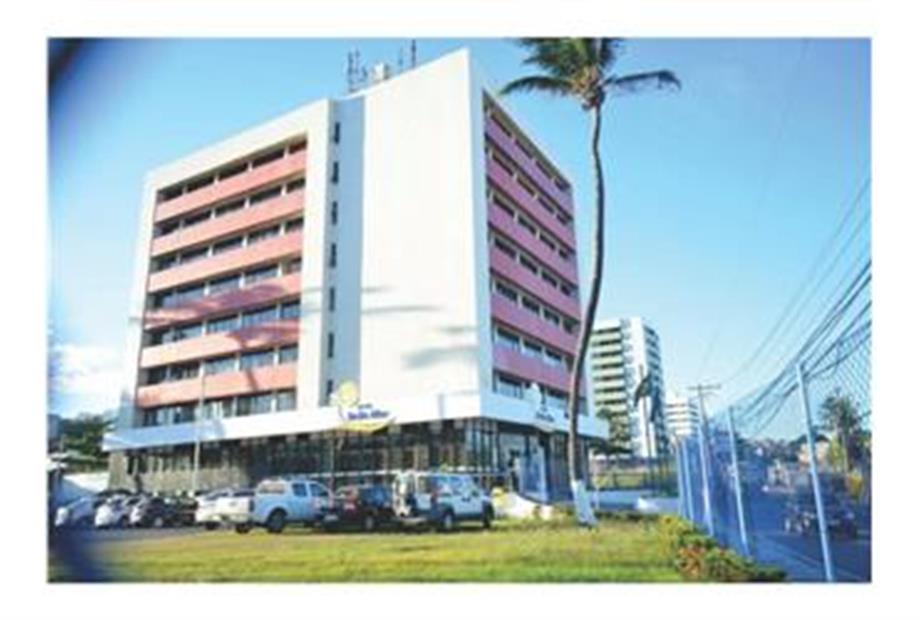 FACHADA COM ESTACIONAMENTO