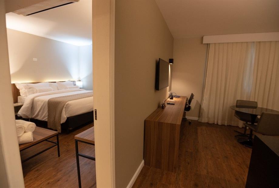 suite executiva intercity bh expo antesala 3.jpg