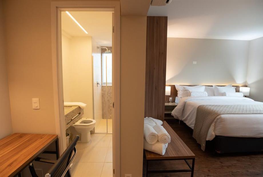 suite executiva intercity bh expocama banheiro.jpg