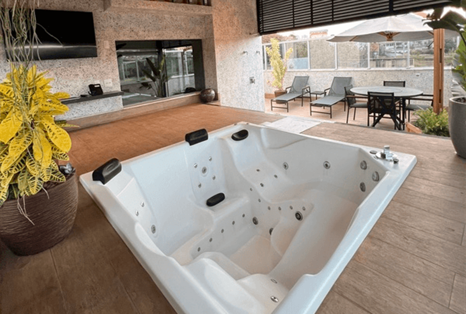 suíte master banheira.png