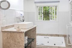 Suíte Tripla com Banheira