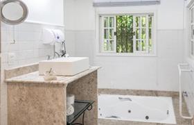 Suite Triple con Bañera de Hotel Caminhos de Itaipava