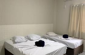 Quarto Triplo do Hotel Pousada Romanos