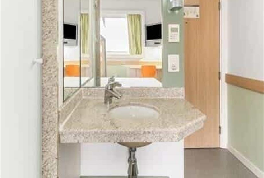 slsf - std tpl +cama suspensa - banheiro (2).jpg