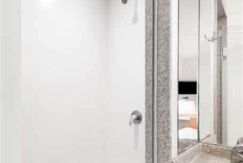 slsf - std tpl +cama suspensa - banheiro (1).jpg